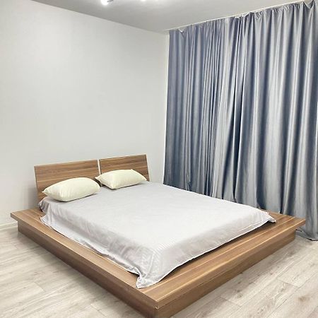 Квартира Для Большой Семьи Almatý Exterior foto